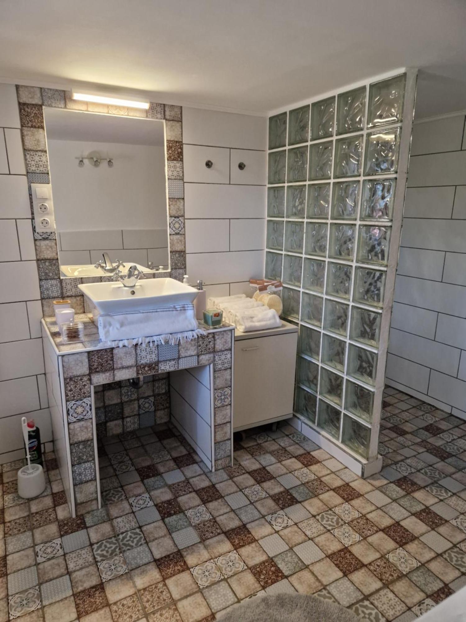100 Eves Preshaz Villa Badacsonyörs Buitenkant foto