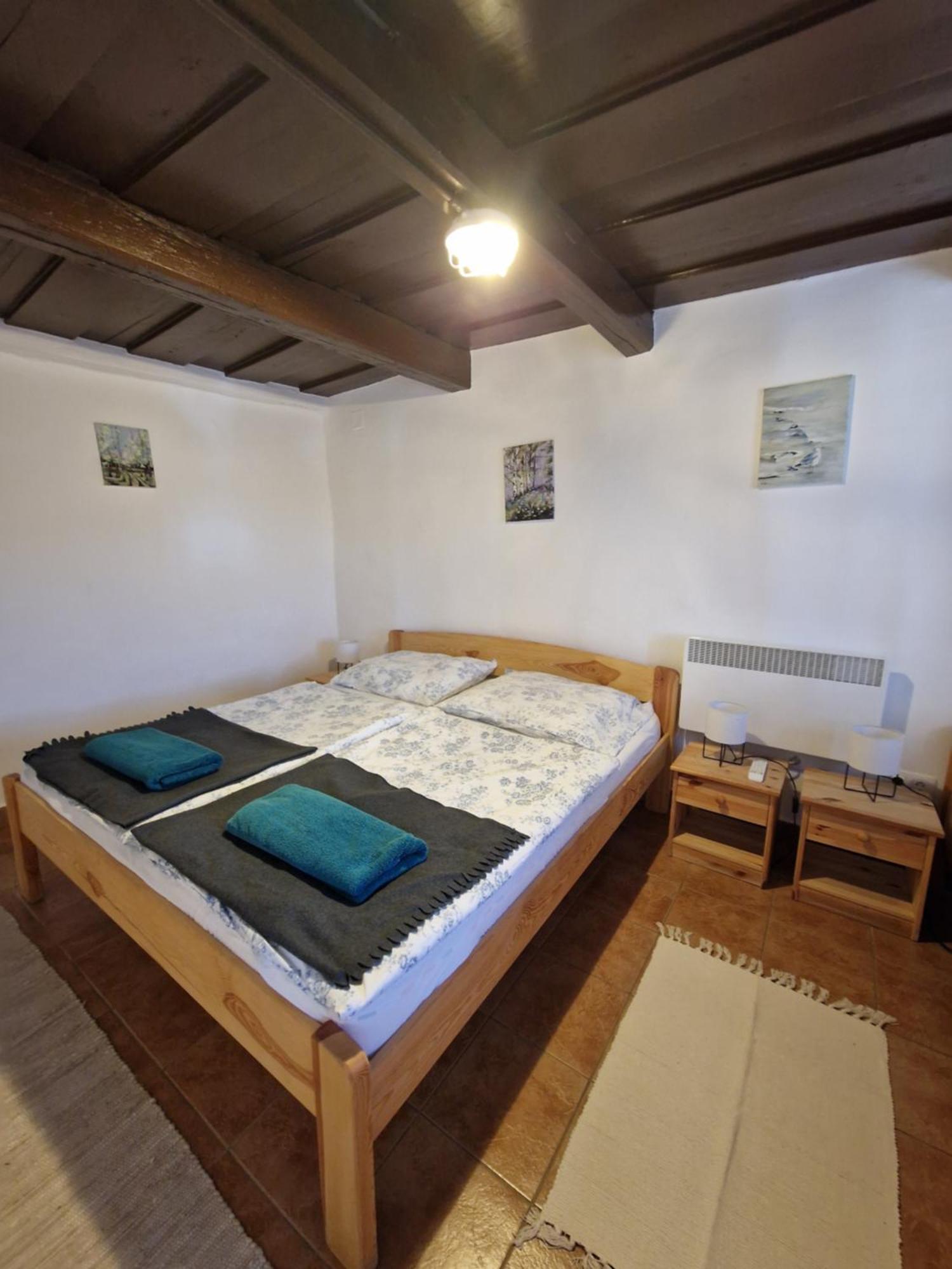 100 Eves Preshaz Villa Badacsonyörs Buitenkant foto