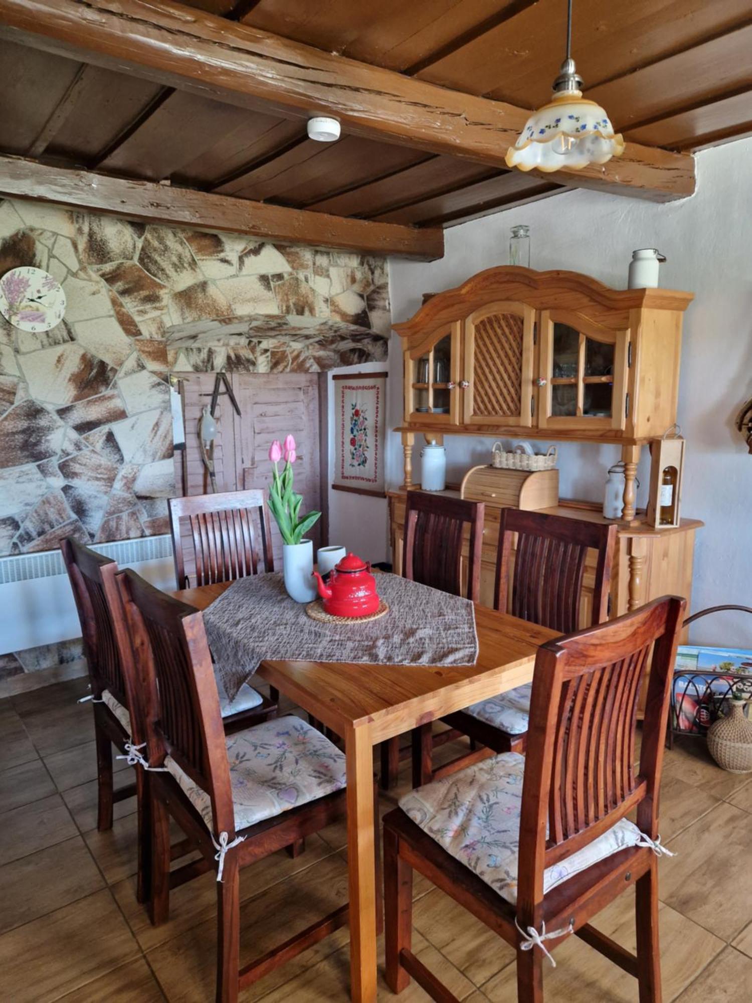 100 Eves Preshaz Villa Badacsonyörs Buitenkant foto